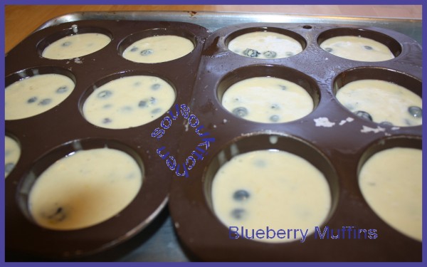 2010-10-07 Blueberry muffins5