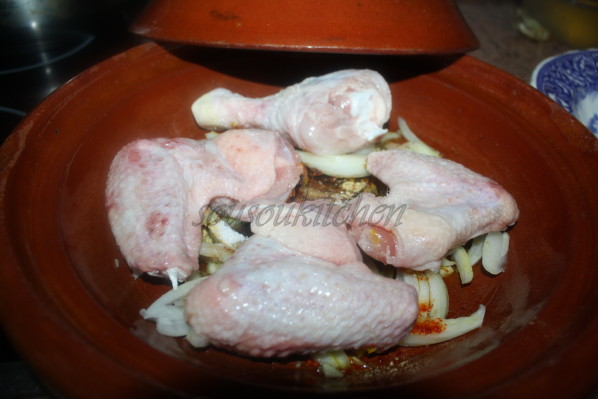 Tajine poulet oignons et raisins de Hamid pic (5)